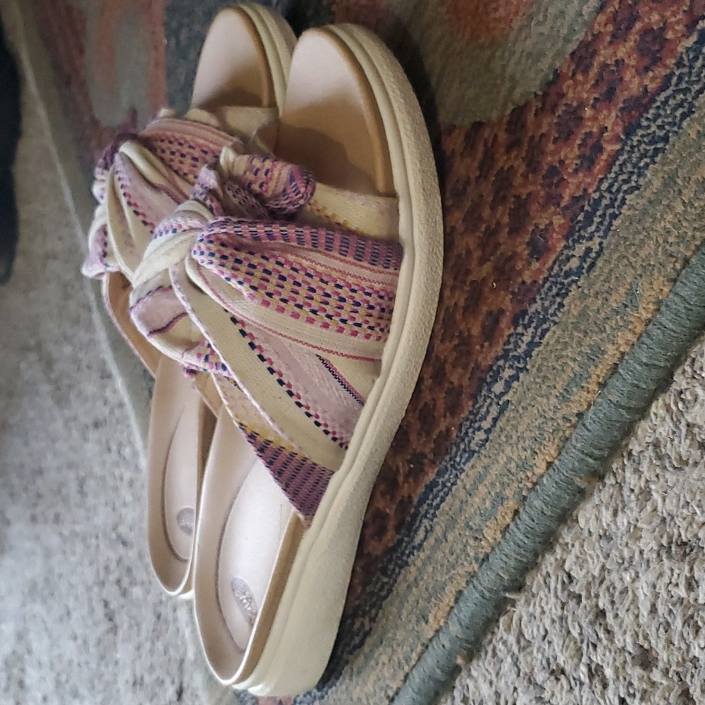 Dr. Scholl's faux knot slides